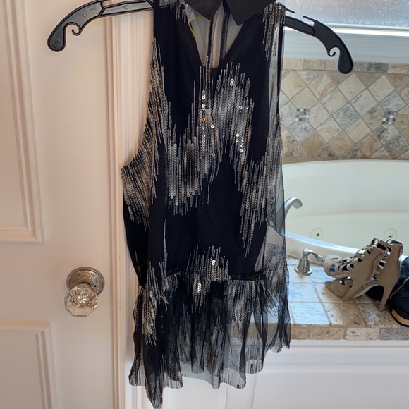 Black sleeveless sequin top. - Picture 4 of 6